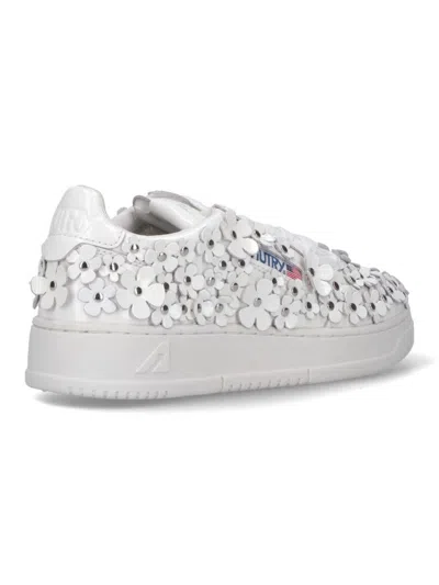 Autry Low-top Sneakers With Clean Silhouette And Rounded Toe In White