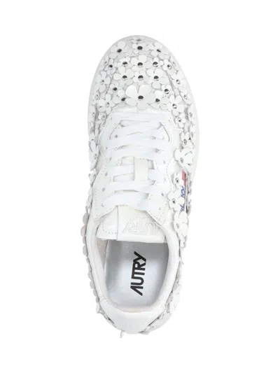 Autry Low-top Sneakers With Clean Silhouette And Rounded Toe In White