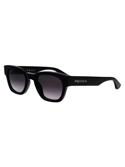 Alexander Mcqueen Alexander Mc Queen Round Sunglasses Am0530 S 001 In Black
