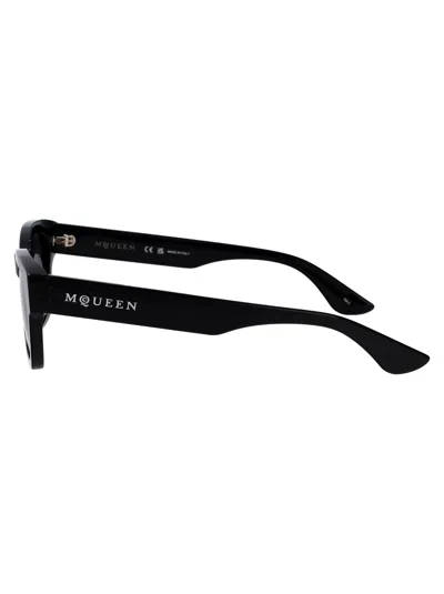 Alexander Mcqueen Alexander Mc Queen Round Sunglasses Am0530 S 001 In Black
