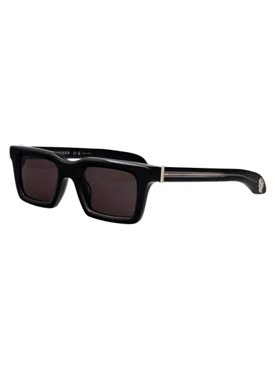 Alexander Mcqueen Alexander Mc Queen Squared Sunglasses Am0506 S 001 In Black