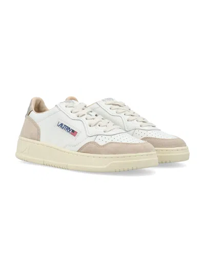 Autry Medalist Low Woman Sneakers In White