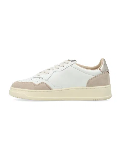 Autry Medalist Low Woman Sneakers In White