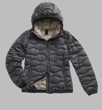 Blauer Camelia In Gray