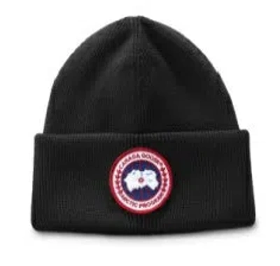 Canada Goose Ribbed Black Merino Wool Toque With Contrast Emblem In Black