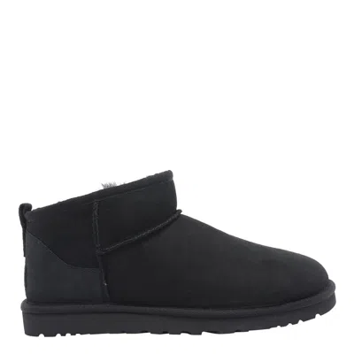 Ugg Round Toe Short Suede Boot In Black