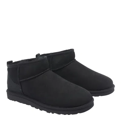 Ugg Round Toe Short Suede Boot In Black