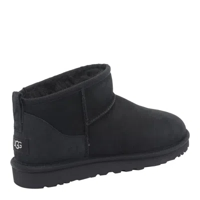 Ugg Round Toe Short Suede Boot In Black