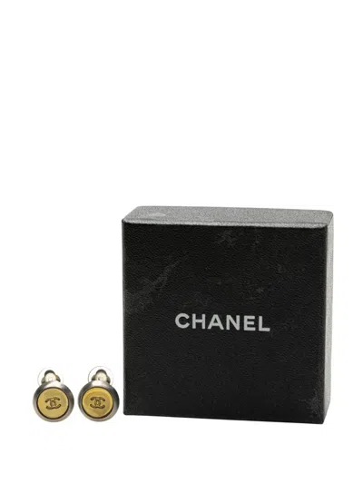 Pre-owned Chanel 1999 Cc Silver And Gold Plated Round Clip On Earrings Costume Earrings