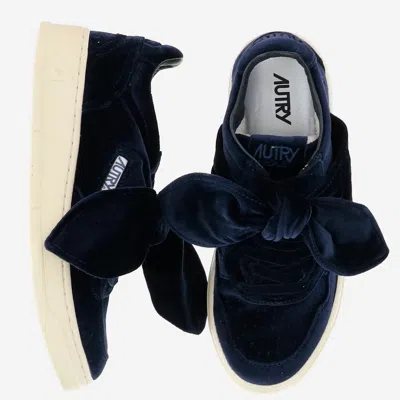 Autry Low-top Bow-detail Velvet Sneakers In Blue