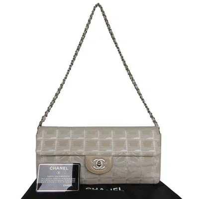 Pre-owned Chanel Beige New Travel Line Shoulder Bag ()