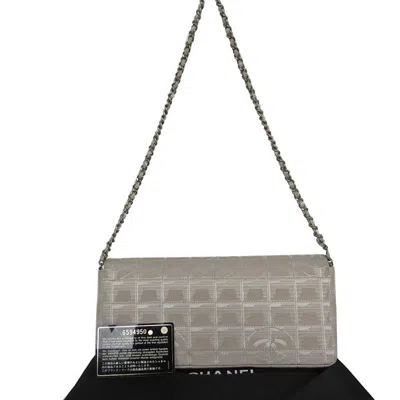 Pre-owned Chanel Beige New Travel Line Shoulder Bag ()