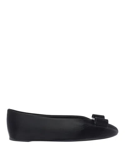 Ferragamo Leather Round Toe Ballerina Shoes With Bow Detail In Black