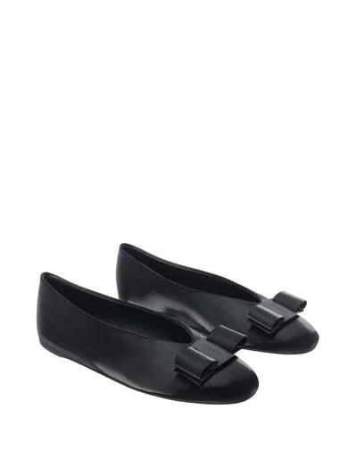 Ferragamo Leather Round Toe Ballerina Shoes With Bow Detail In Black