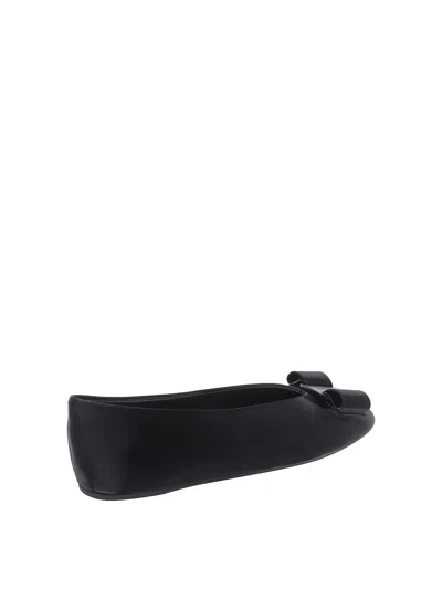 Ferragamo Leather Round Toe Ballerina Shoes With Bow Detail In Black