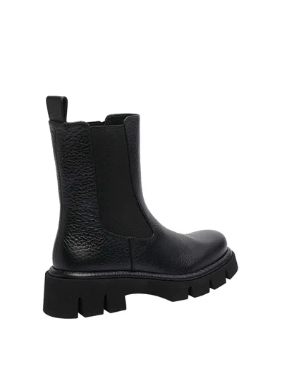 Paloma Barceló Textured Hammered Leather Ankle Boots With Sole In Black