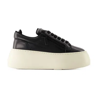 Giuseppe Zanotti Gz94 Maxi Sneakers In Black