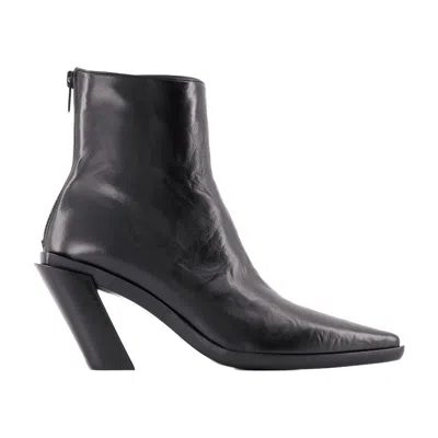 Ann Demeulemeester Pointed Short Boots In Black