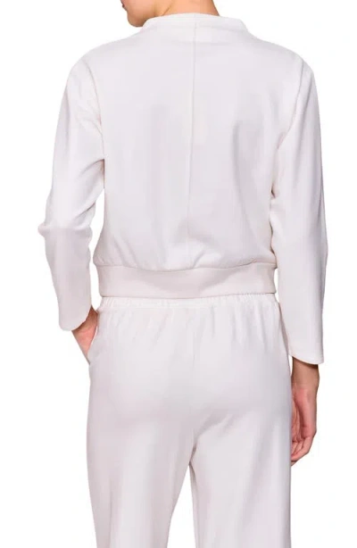 Melloday Funnel Neck Pullover In White