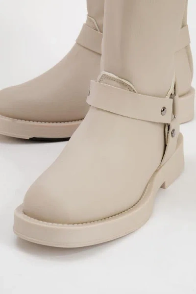 Prologue Shoes Solva Boot In Neutral