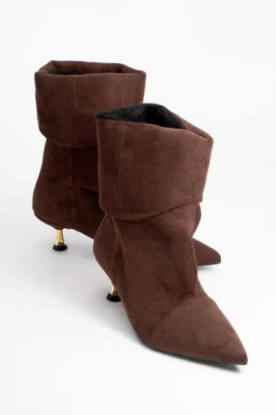 Prologue Shoes Stein Pointed Toe Boot In Brown