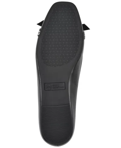 White Mountain Bodhi Flat In Black