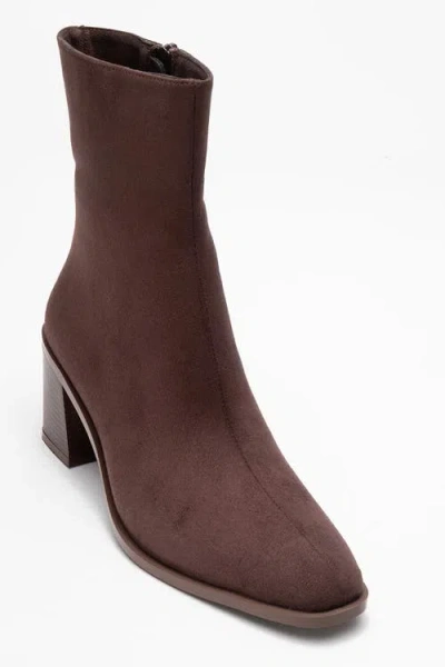 Prologue Shoes Chara Block Heel Ankle Boot In Brown