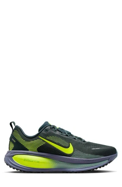 Nike Vomero 18 Running Shoe In Green