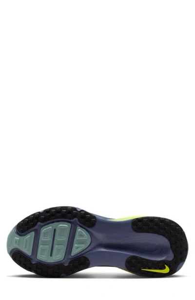 Nike Vomero 18 Running Shoe In Green