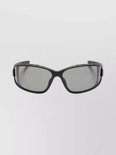 Gucci Modern Wraparound Sunglasses Dark Lenses In Black