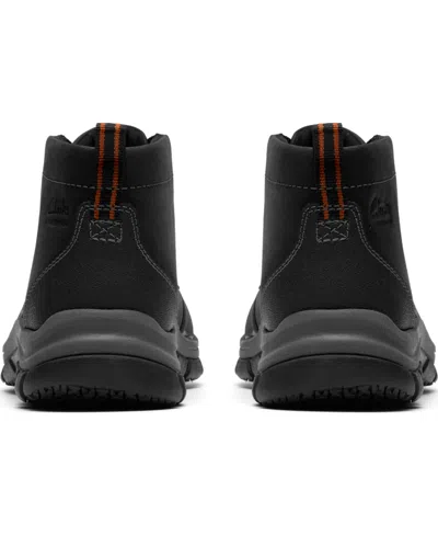 Clarks Walpath Chukka In Black