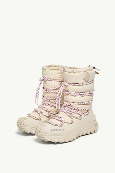 Moncler High Snow Boots Featuring Textured Outsole In Neutral