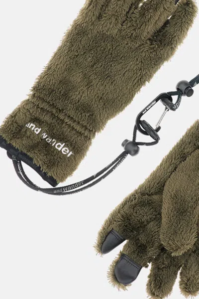 And Wander Detachable Carabiner Gloves In Green