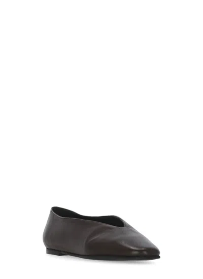 Poeve Pointed-toe Lace-up In Brown