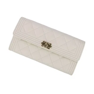 Pre-owned Chanel Grained Calfskin Long Wallet (bi-fold) () In White
