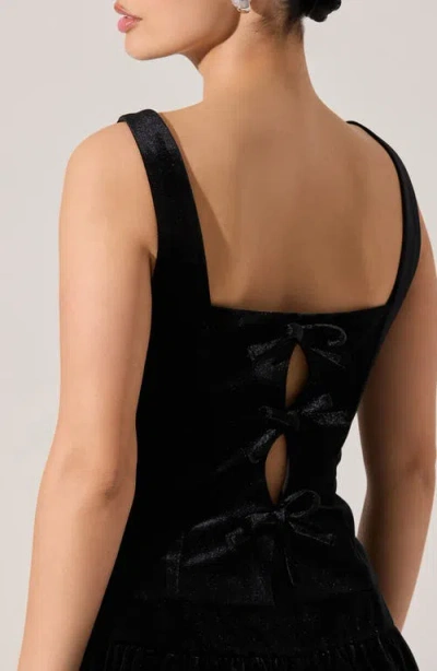 Astr The Label Jinnie Sparkle Velvet Bow Back Top In Black