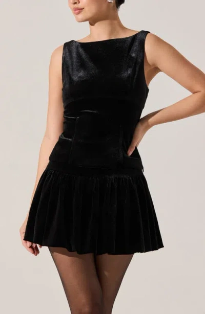 Astr The Label Jinnie Sparkle Velvet Bow Back Top In Black