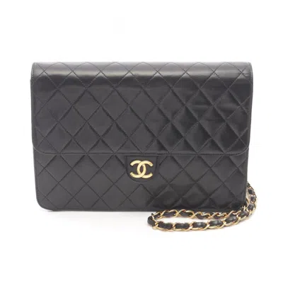 Pre-owned Chanel Leather Shoulder Bag () In Black