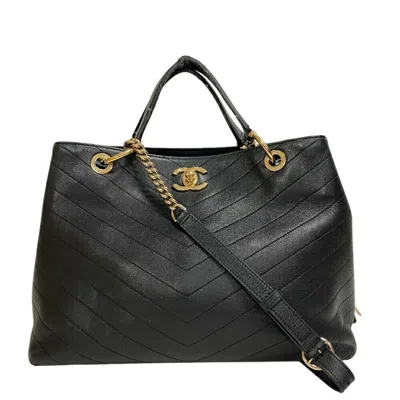 Pre-owned Chanel Leather Shoulder Bag () In Black