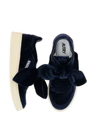 Autry Low-top Bow-detail Velvet Sneakers In Blue