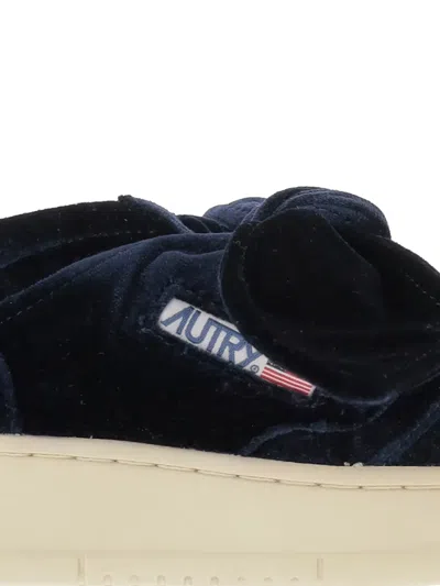 Autry Low-top Bow-detail Velvet Sneakers In Blue