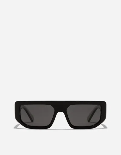Dolce & Gabbana Dg Logo Sunglasses In Black