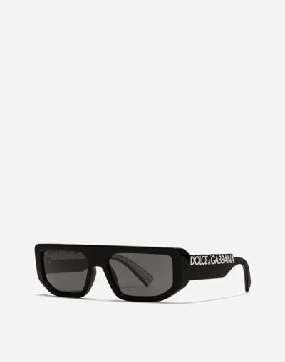 Dolce & Gabbana Dg Logo Sunglasses In Black