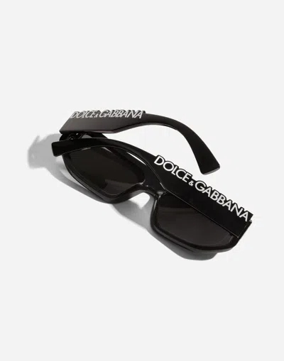 Dolce & Gabbana Dg Logo Sunglasses In Black