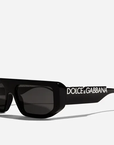 Dolce & Gabbana Dg Logo Sunglasses In Black
