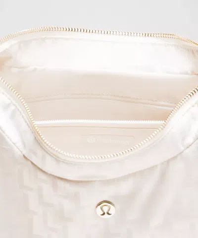 Lululemon City Essentials Shoulder Bag 4l