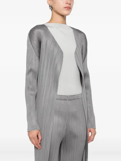 Issey Miyake Open-front Pleated Coat In Gray