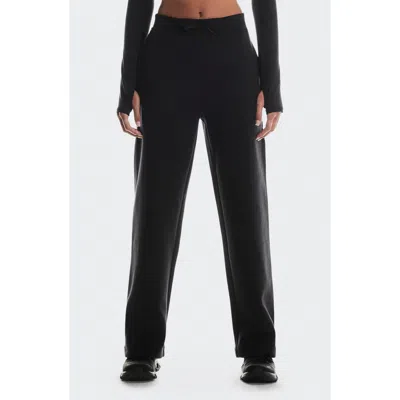 On Focus Tech Sweatpants In Black