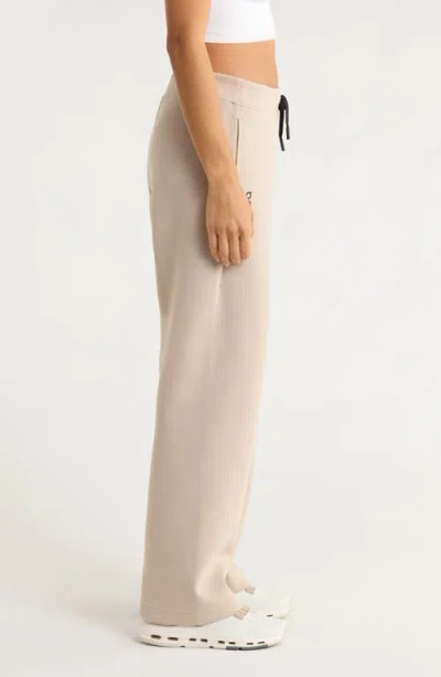 On Focus Tech Sweatpant In Brown