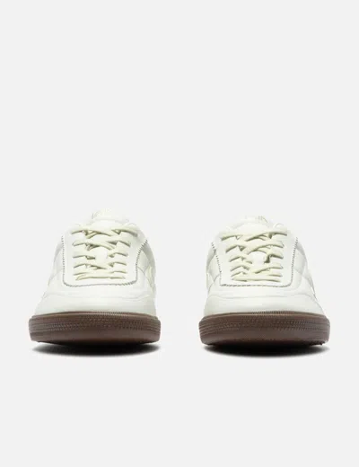 Veja Low-top Round Toe Sneakers With Contrast Sole In White